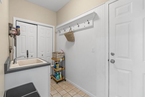 Tiny photo for 722 24th Avenue Court, Moline, IL 61265 (MLS # 12598978)