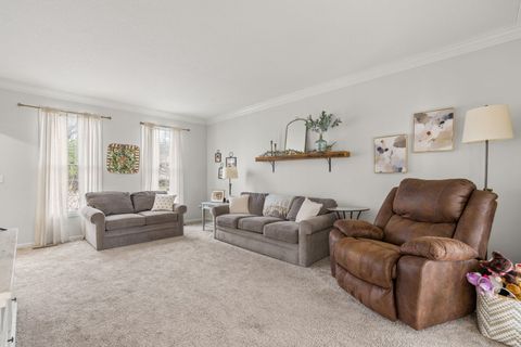 Tiny photo for 722 24th Avenue Court, Moline, IL 61265 (MLS # 12598978)