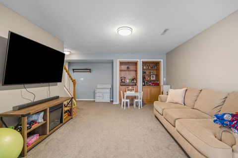 Tiny photo for 722 24th Avenue Court, Moline, IL 61265 (MLS # 12598978)