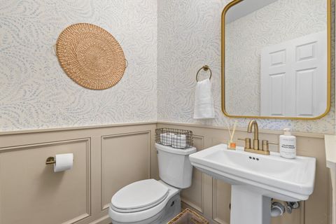 Tiny photo for 722 24th Avenue Court, Moline, IL 61265 (MLS # 12598978)