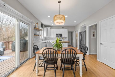 Tiny photo for 722 24th Avenue Court, Moline, IL 61265 (MLS # 12598978)