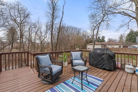 Tiny photo for 722 24th Avenue Court, Moline, IL 61265 (MLS # 12598978)