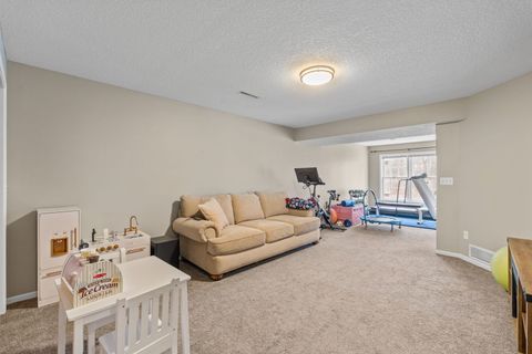 Tiny photo for 722 24th Avenue Court, Moline, IL 61265 (MLS # 12598978)