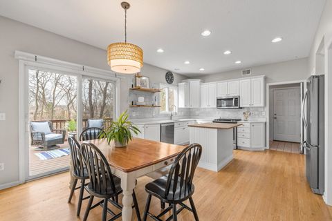 Tiny photo for 722 24th Avenue Court, Moline, IL 61265 (MLS # 12598978)