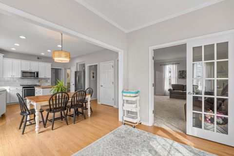 Tiny photo for 722 24th Avenue Court, Moline, IL 61265 (MLS # 12598978)