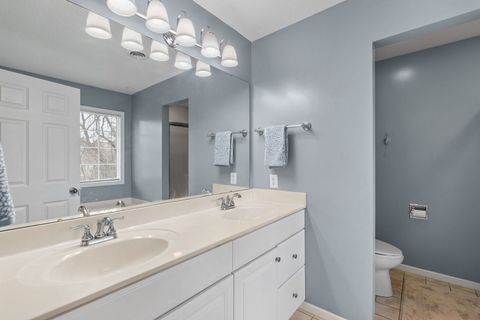 Tiny photo for 722 24th Avenue Court, Moline, IL 61265 (MLS # 12598978)