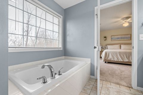 Tiny photo for 722 24th Avenue Court, Moline, IL 61265 (MLS # 12598978)