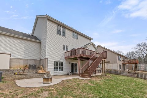 Tiny photo for 722 24th Avenue Court, Moline, IL 61265 (MLS # 12598978)