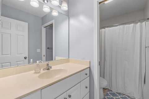 Tiny photo for 722 24th Avenue Court, Moline, IL 61265 (MLS # 12598978)