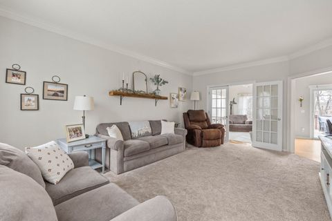 Tiny photo for 722 24th Avenue Court, Moline, IL 61265 (MLS # 12598978)