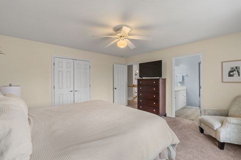 Tiny photo for 722 24th Avenue Court, Moline, IL 61265 (MLS # 12598978)