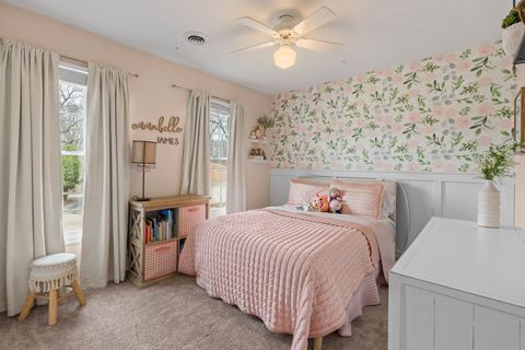 Tiny photo for 722 24th Avenue Court, Moline, IL 61265 (MLS # 12598978)