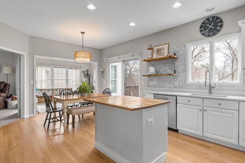 Tiny photo for 722 24th Avenue Court, Moline, IL 61265 (MLS # 12598978)