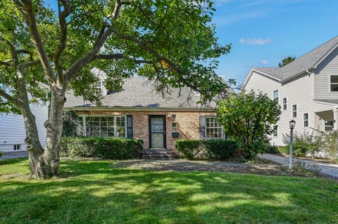 Photo of 18 Oxford Avenue, Clarendon Hills, IL 60514 (MLS # 12770631)