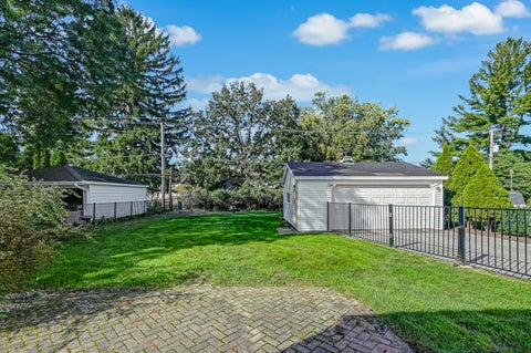 Tiny photo for 18 Oxford Avenue, Clarendon Hills, IL 60514 (MLS # 12770631)