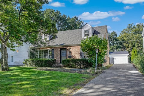 Tiny photo for 18 Oxford Avenue, Clarendon Hills, IL 60514 (MLS # 12770631)