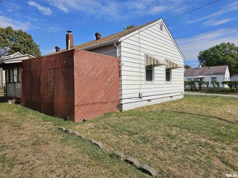Tiny photo for 713 N 10TH Street, Mt Vernon, IL 62864 (MLS # 12616205)