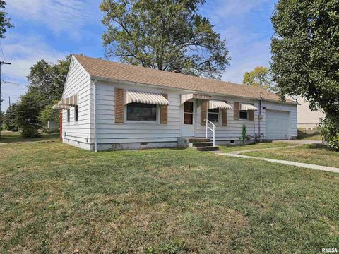 Photo of 713 N 10TH Street, Mt Vernon, IL 62864 (MLS # 12616205)