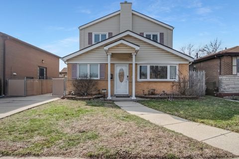 Tiny photo for 12704 S Muskegon Avenue, Chicago, IL 60633 (MLS # 12558011)