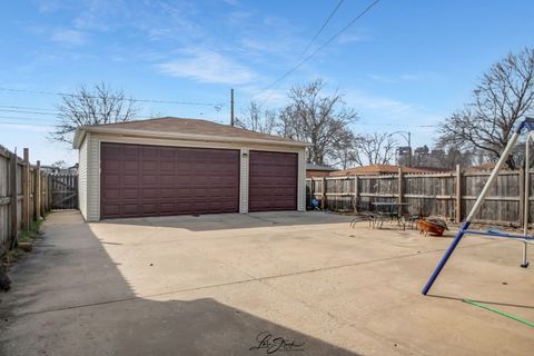 Tiny photo for 12704 S Muskegon Avenue, Chicago, IL 60633 (MLS # 12558011)