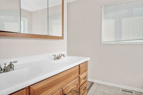Tiny photo for 12704 S Muskegon Avenue, Chicago, IL 60633 (MLS # 12558011)