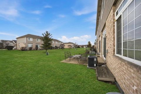 Tiny photo for 18510 BELLAGIO Circle #18510, Tinley Park, IL 60477 (MLS # 12613610)