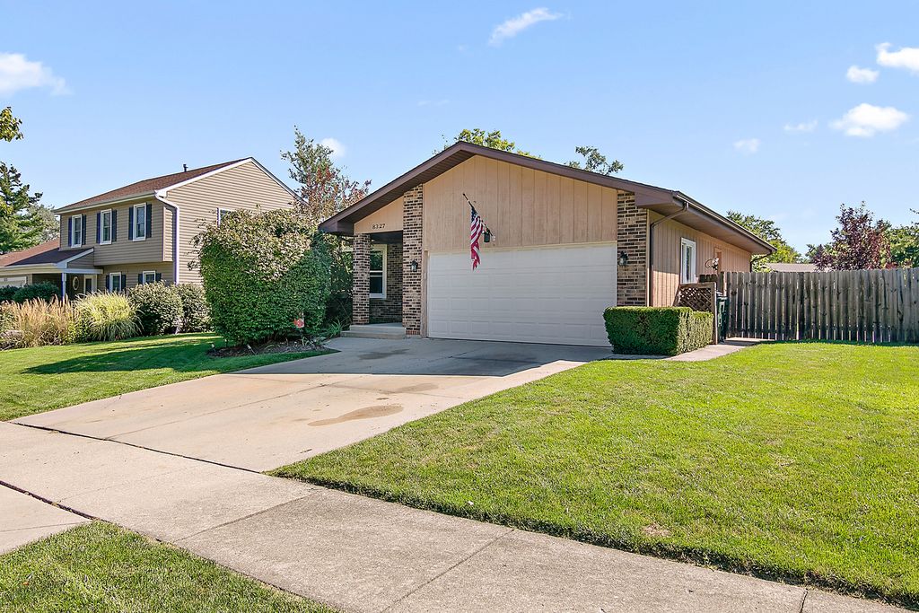 Photo for 8327 Chelsea Lane, Woodridge, IL 60517 (MLS # 12461449)