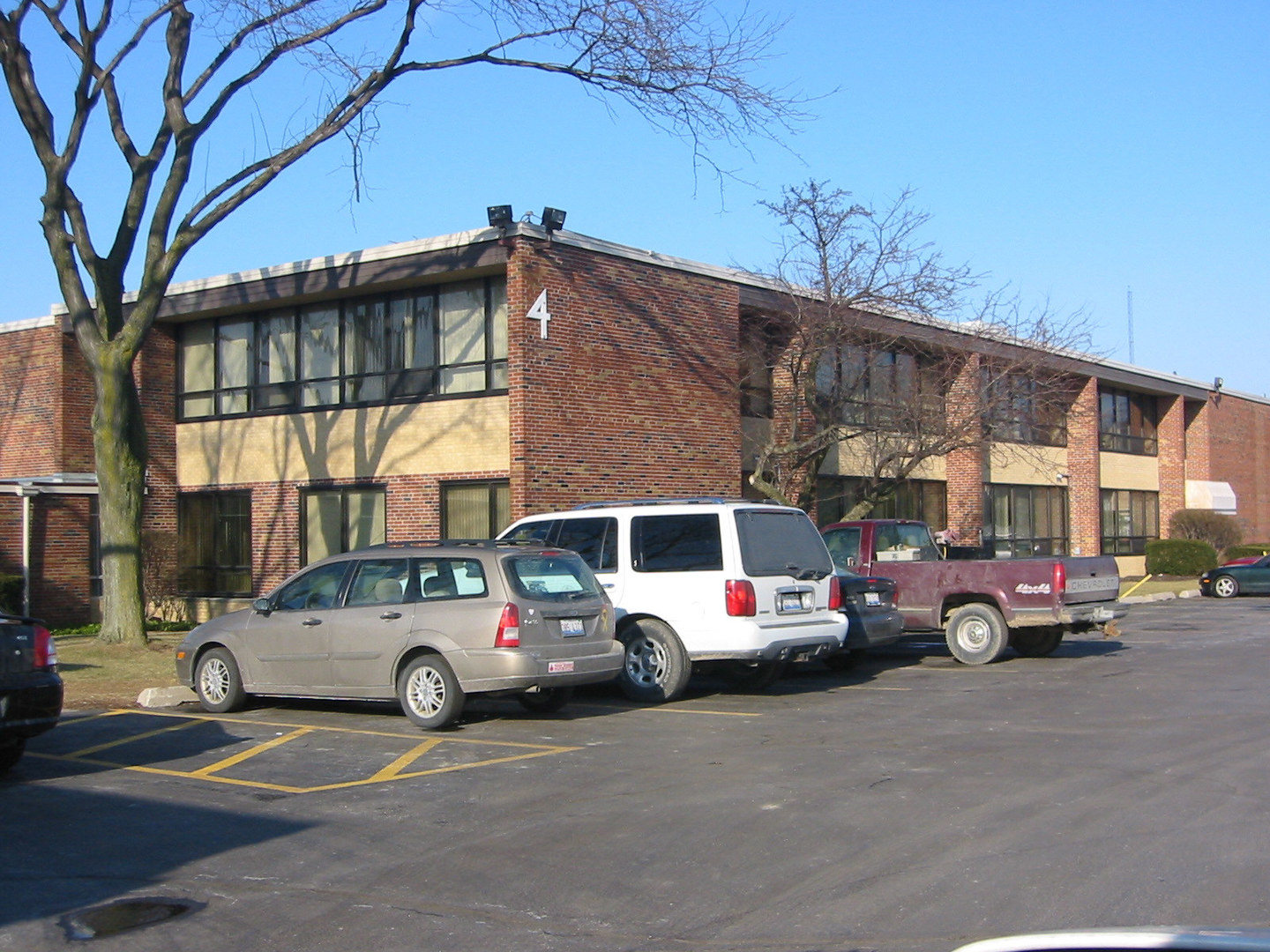 15W700 W FRONTAGE Road