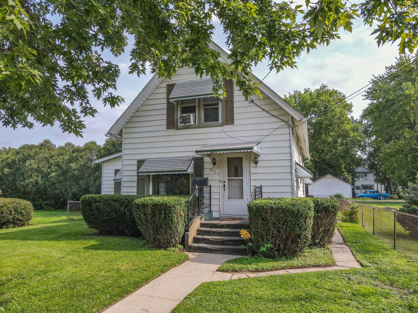 411 E 5th Street