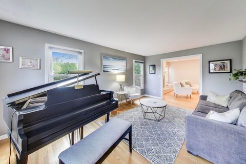 Tiny photo for 2608 N Wilshire Lane, Arlington Heights, IL 60004 (MLS # 12472754)