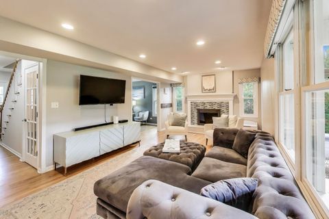 Tiny photo for 2608 N Wilshire Lane, Arlington Heights, IL 60004 (MLS # 12472754)