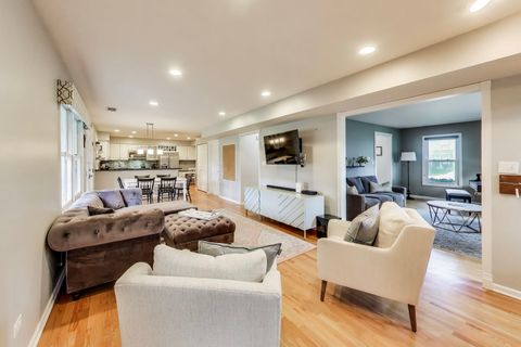 Tiny photo for 2608 N Wilshire Lane, Arlington Heights, IL 60004 (MLS # 12472754)