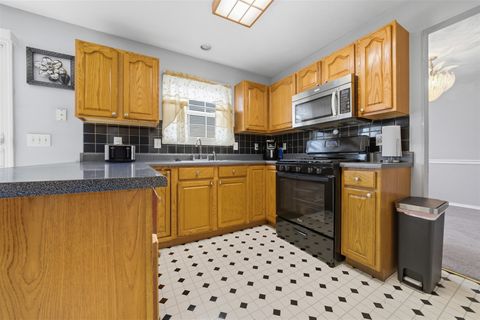 Tiny photo for 7 Melrose Court, Bloomington, IL 61704 (MLS # 12494873)