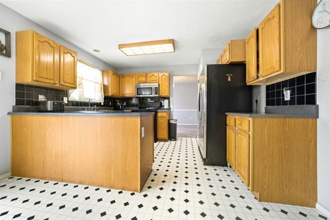 Tiny photo for 7 Melrose Court, Bloomington, IL 61704 (MLS # 12494873)