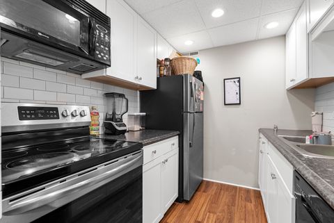 Tiny photo for 3223 W Parkway Drive #1G, Northbrook, IL 60062 (MLS # 12681548)
