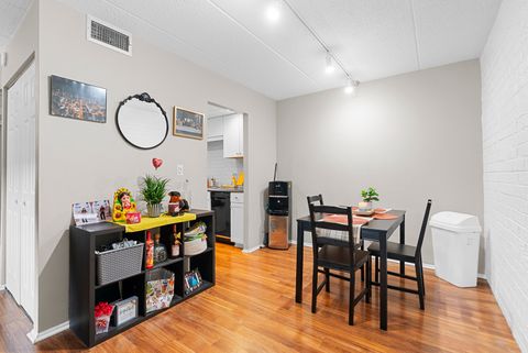 Tiny photo for 3223 W Parkway Drive #1G, Northbrook, IL 60062 (MLS # 12681548)