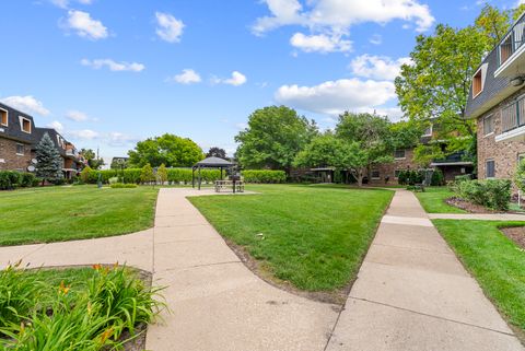 Tiny photo for 3223 W Parkway Drive #1G, Northbrook, IL 60062 (MLS # 12681548)
