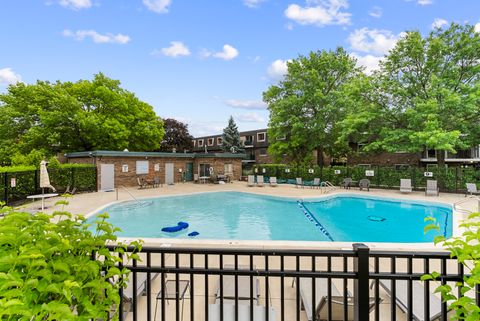 Tiny photo for 3223 W Parkway Drive #1G, Northbrook, IL 60062 (MLS # 12681548)