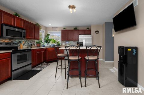 Tiny photo for 28 W VILLAGE Circle, Davenport, IA 52806 (MLS # QC4269051)