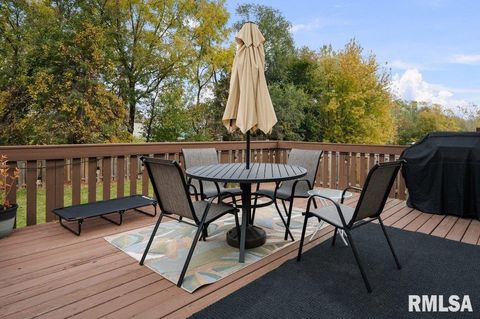 Tiny photo for 28 W VILLAGE Circle, Davenport, IA 52806 (MLS # QC4269051)