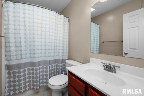 Tiny photo for 28 W VILLAGE Circle, Davenport, IA 52806 (MLS # QC4269051)