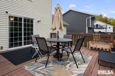 Tiny photo for 28 W VILLAGE Circle, Davenport, IA 52806 (MLS # QC4269051)