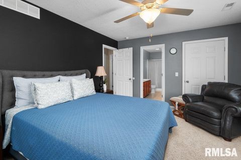 Tiny photo for 28 W VILLAGE Circle, Davenport, IA 52806 (MLS # QC4269051)