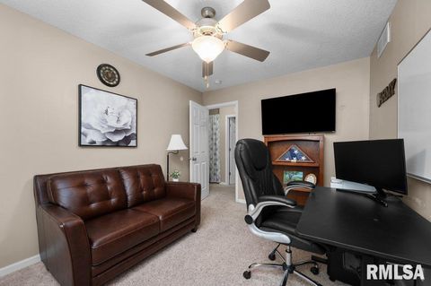 Tiny photo for 28 W VILLAGE Circle, Davenport, IA 52806 (MLS # QC4269051)