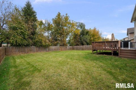 Tiny photo for 28 W VILLAGE Circle, Davenport, IA 52806 (MLS # QC4269051)