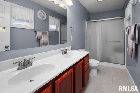 Tiny photo for 28 W VILLAGE Circle, Davenport, IA 52806 (MLS # QC4269051)