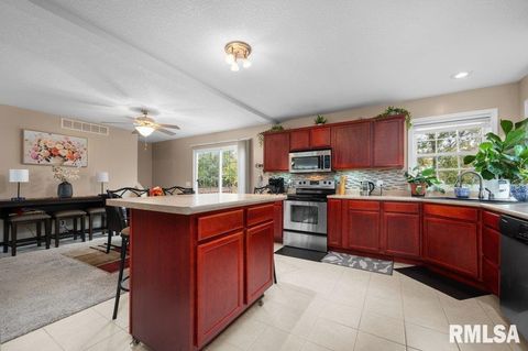 Tiny photo for 28 W VILLAGE Circle, Davenport, IA 52806 (MLS # QC4269051)