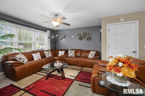 Tiny photo for 28 W VILLAGE Circle, Davenport, IA 52806 (MLS # QC4269051)