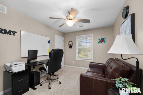 Tiny photo for 28 W VILLAGE Circle, Davenport, IA 52806 (MLS # QC4269051)