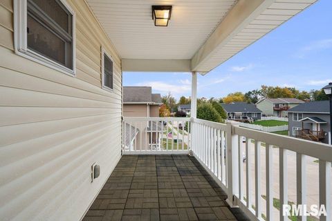 Tiny photo for 28 W VILLAGE Circle, Davenport, IA 52806 (MLS # QC4269051)